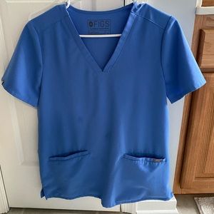 Casma™ Three-Pocket Scrub Top